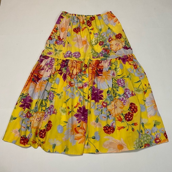 H&M Dresses & Skirts - ❤️ H&M floral skirt size medium